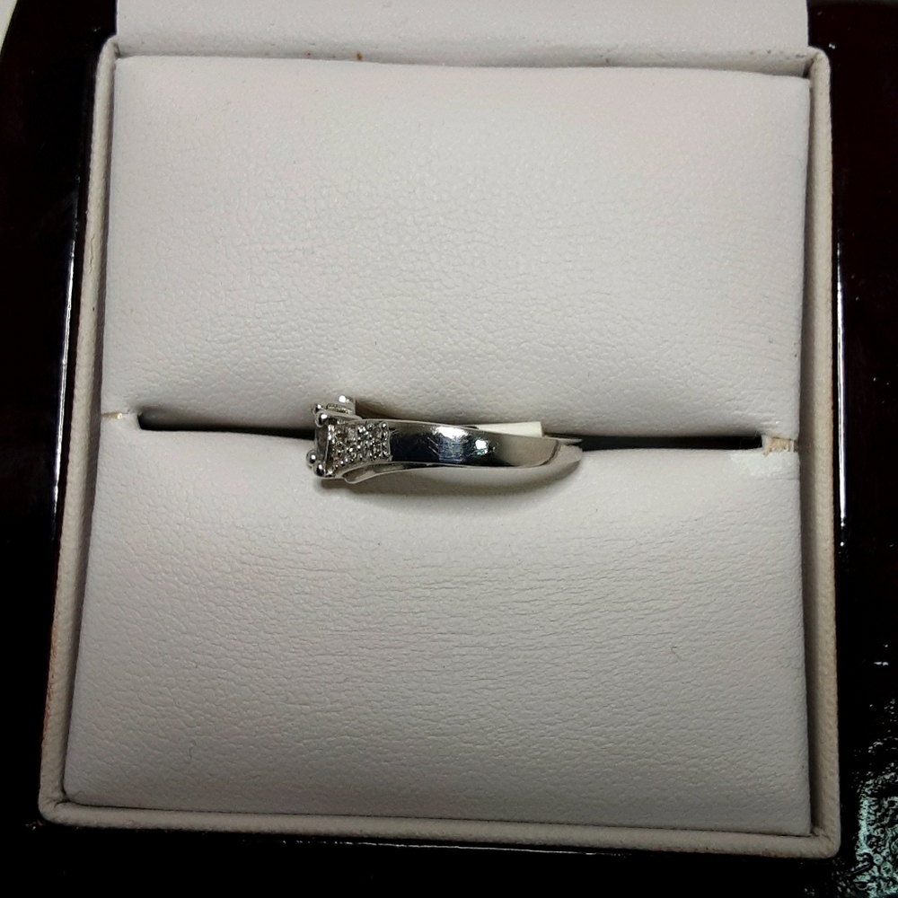 Diamond Ring - Picture 2 of 3